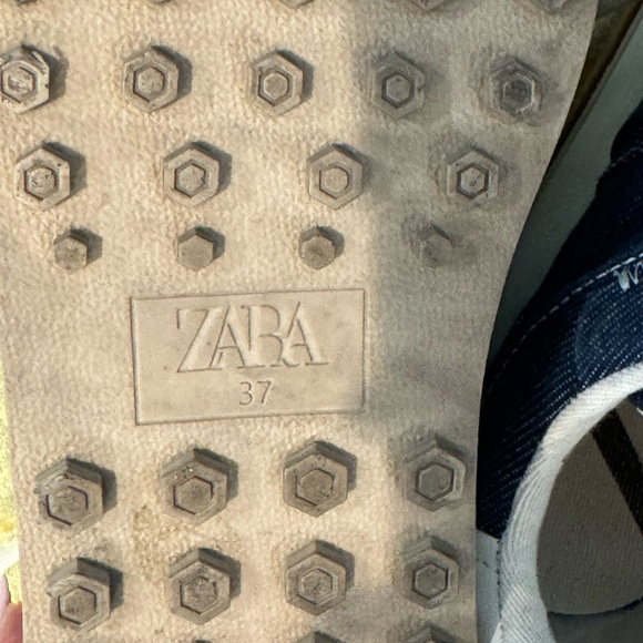 ZARA Dark Denim Sneakers Women Size
Euro 37 (6.5 US) - Picture 12 of 12